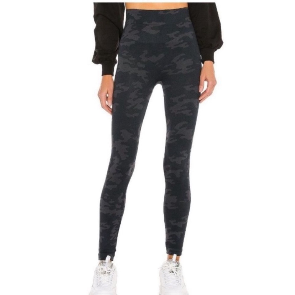 Spanx Camo Leggings Look At Me Now LAMN Size Large